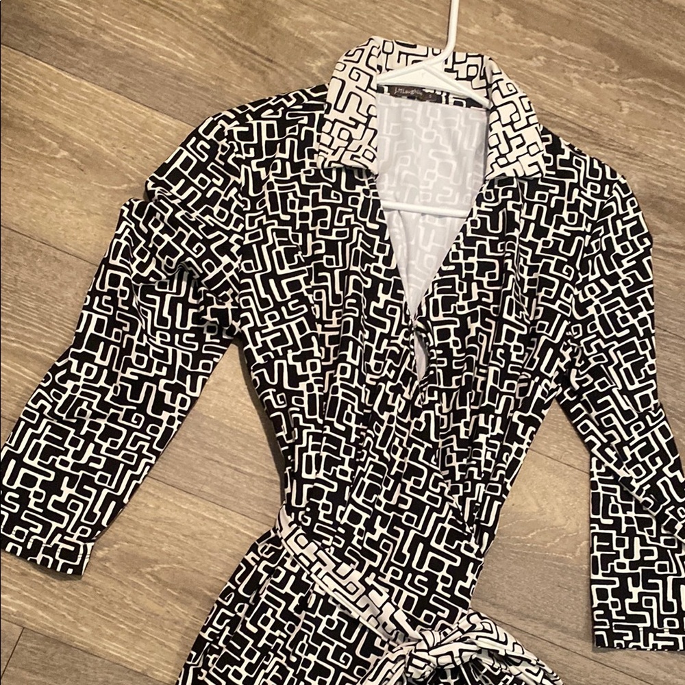 J.McLaughlin Black and Ivory Catalina Faux Wrap Geometric Dress Sz Small - Picture 2 of 5